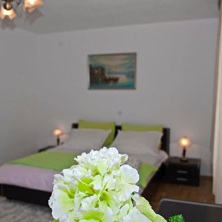 Rooms Leda Vrlika Exterior photo