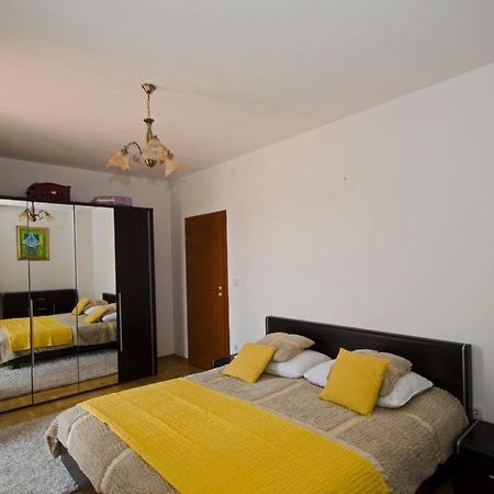 Rooms Leda Vrlika Exterior photo