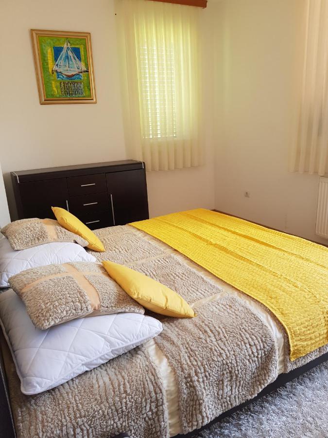 Rooms Leda Vrlika Exterior photo
