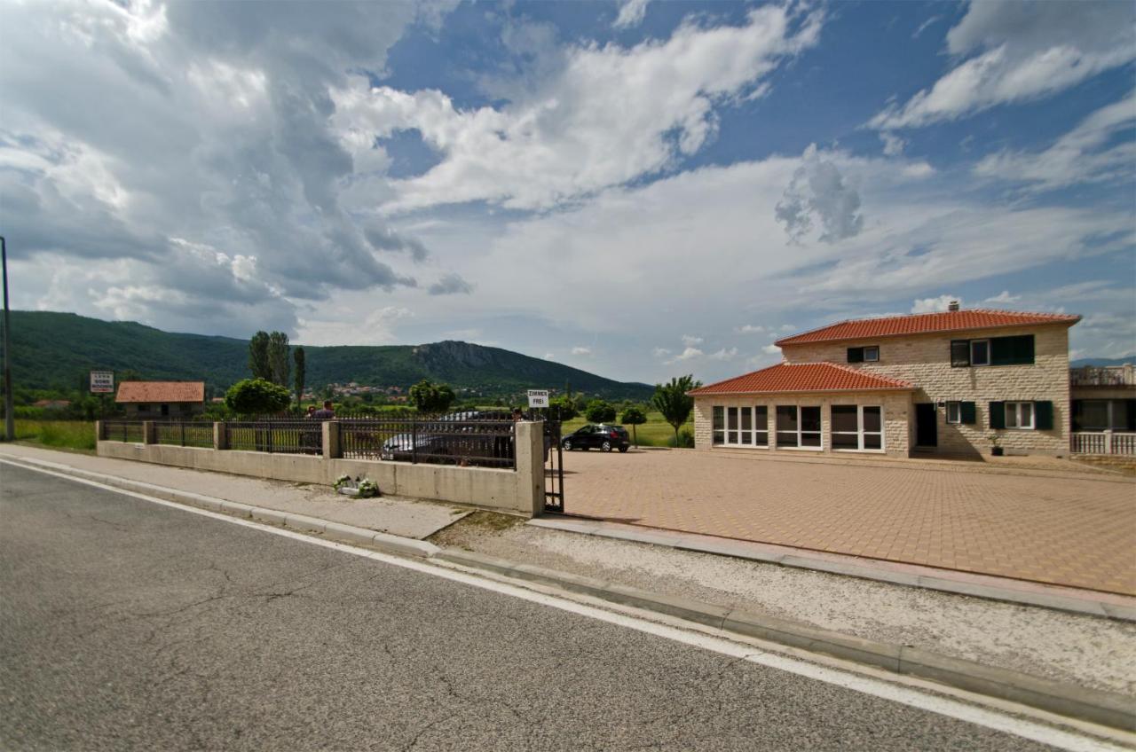 Rooms Leda Vrlika Exterior photo