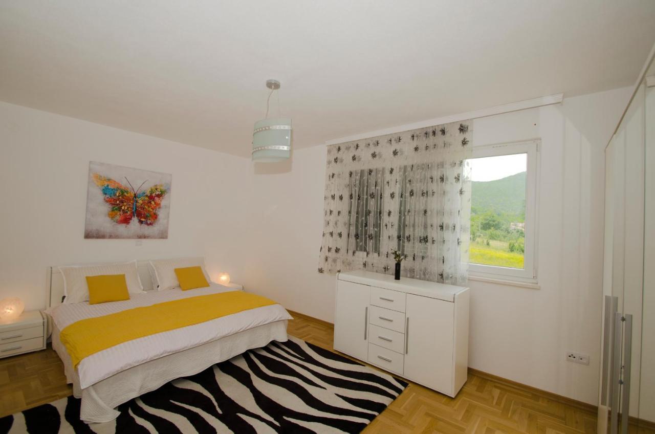 Rooms Leda Vrlika Exterior photo