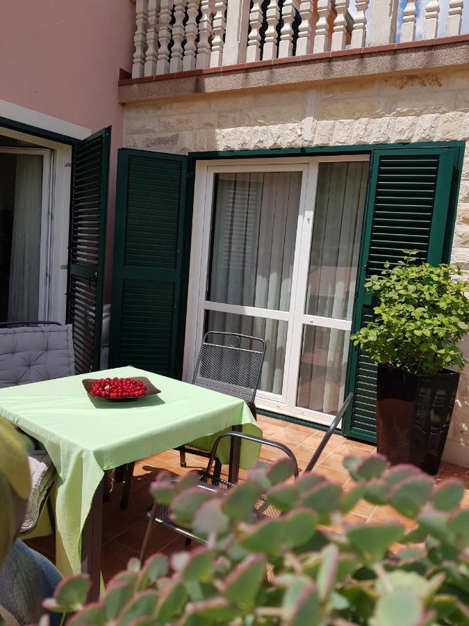 Rooms Leda Vrlika Exterior photo