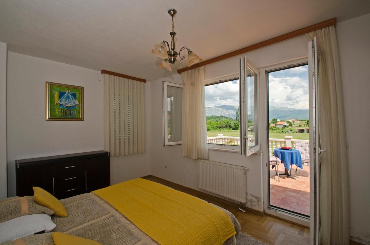 Rooms Leda Vrlika Exterior photo