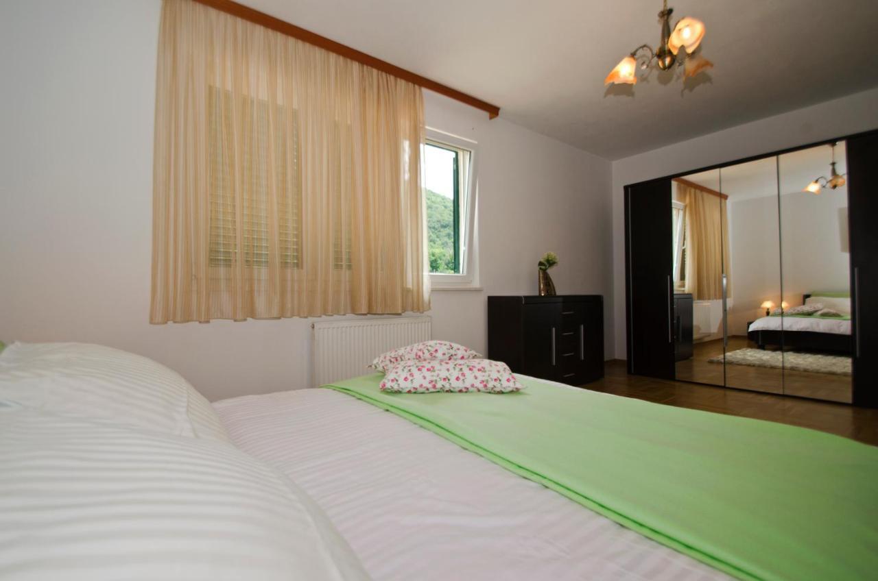 Rooms Leda Vrlika Exterior photo