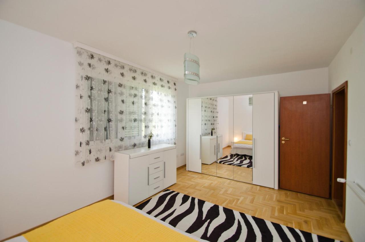 Rooms Leda Vrlika Exterior photo