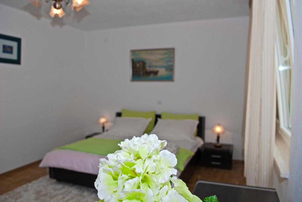Rooms Leda Vrlika Exterior photo