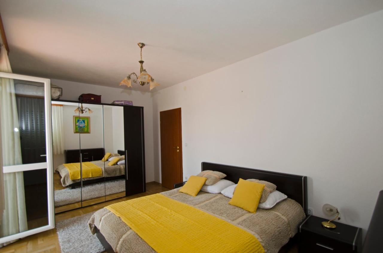 Rooms Leda Vrlika Exterior photo