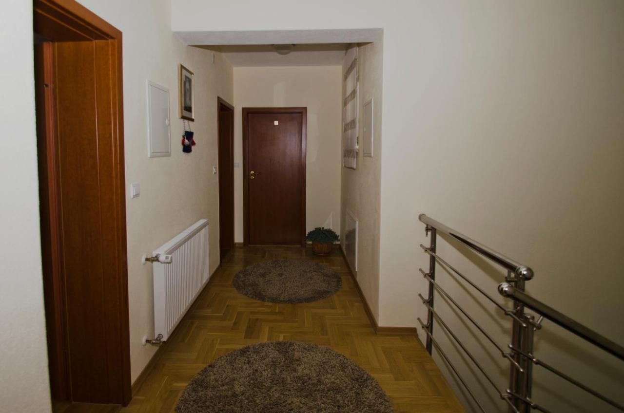 Rooms Leda Vrlika Exterior photo